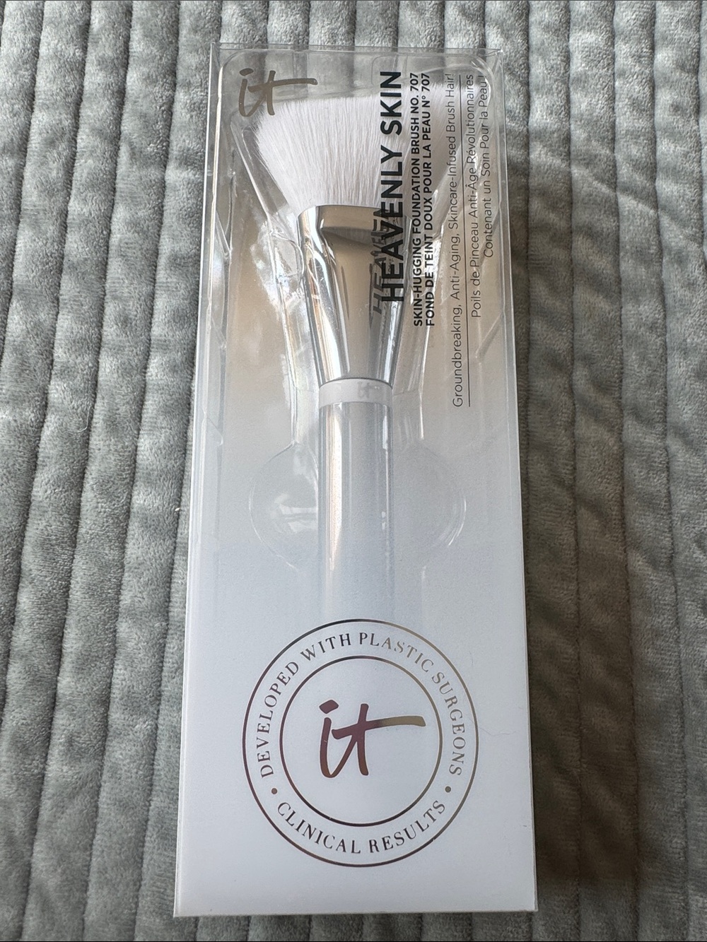 NEW in Box IT Cosmetics Heavenly Skin Brush - Foundation Brush 707